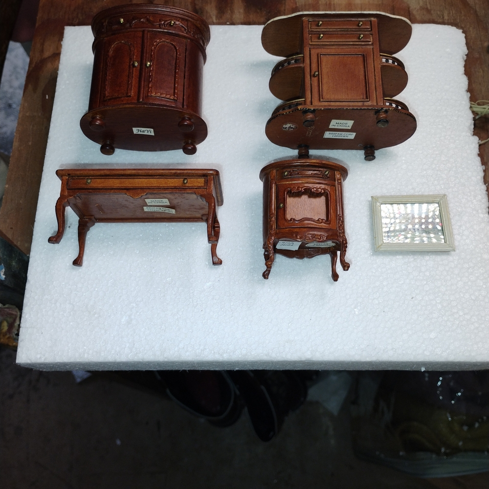 Miniature Wooden Dollhouse Furniture Set